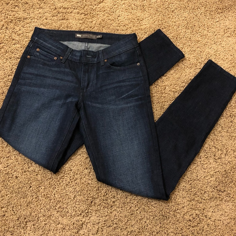 Levi’s dark wash blue skinny jeans